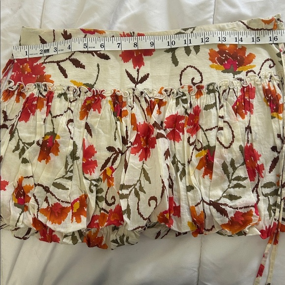 Guess Jeans Authentic floral low rise bubble skirt size medium cream miniskirt - Picture 5 of 6